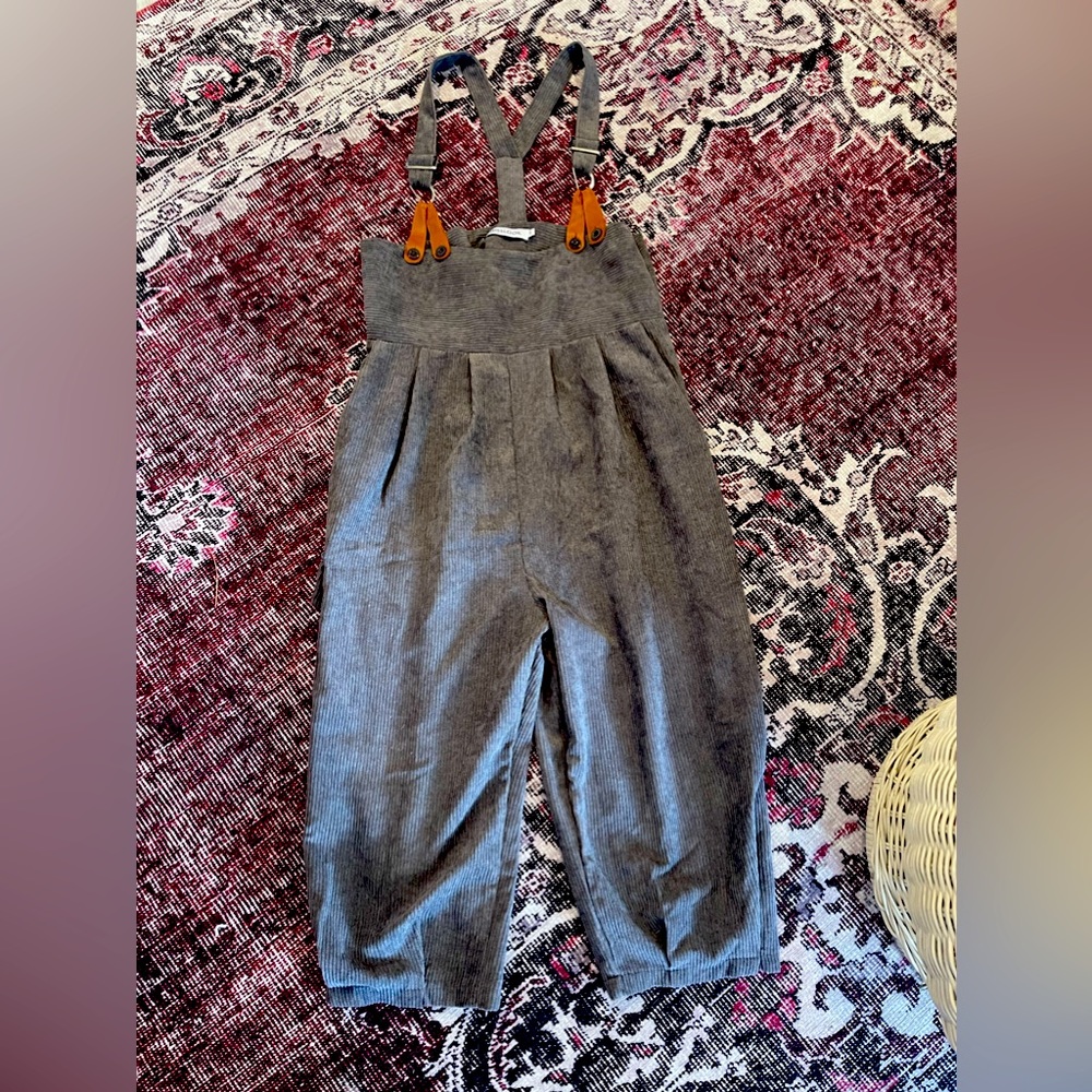 Adorable loose fit corduroy trousers with suspenders and pocket